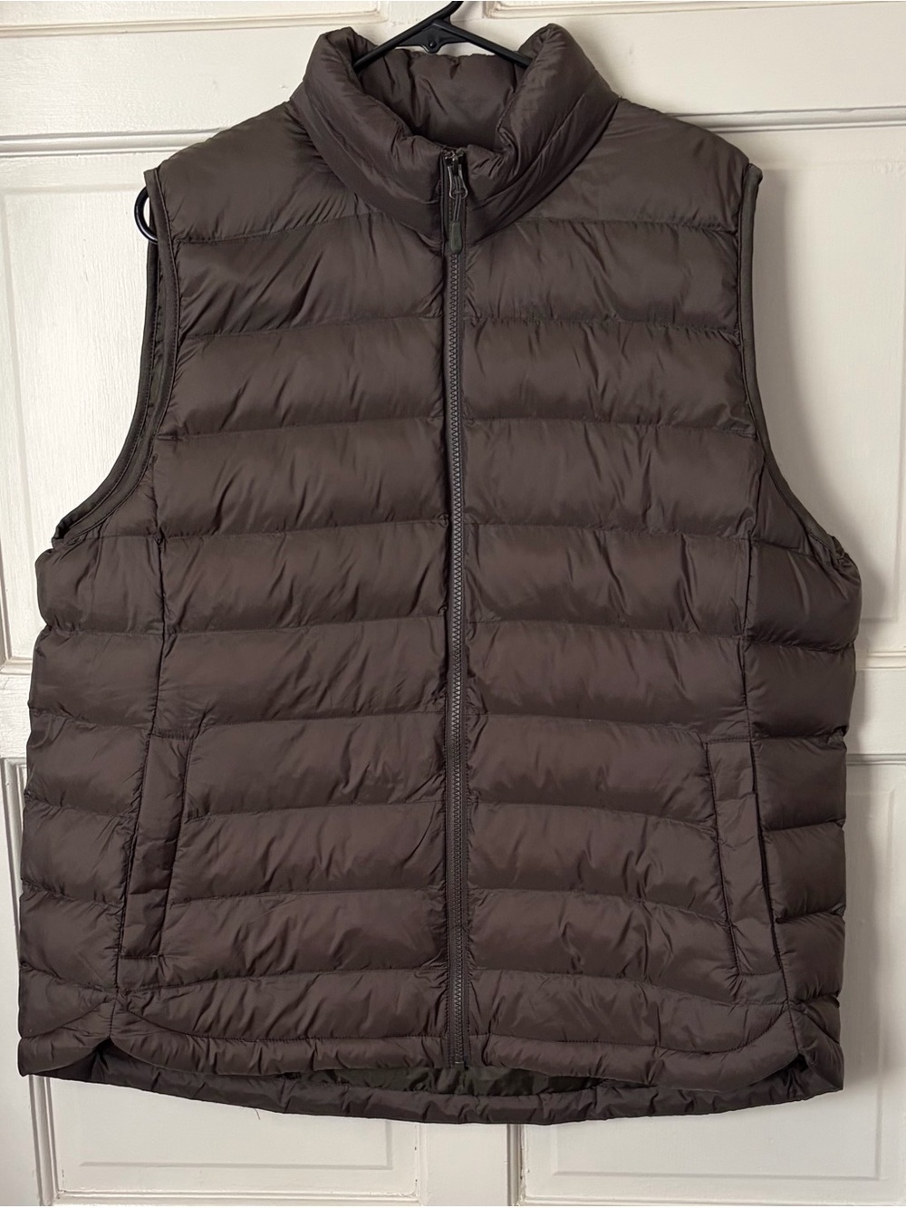 Men's Insulated Quilted Vest in Dark Green